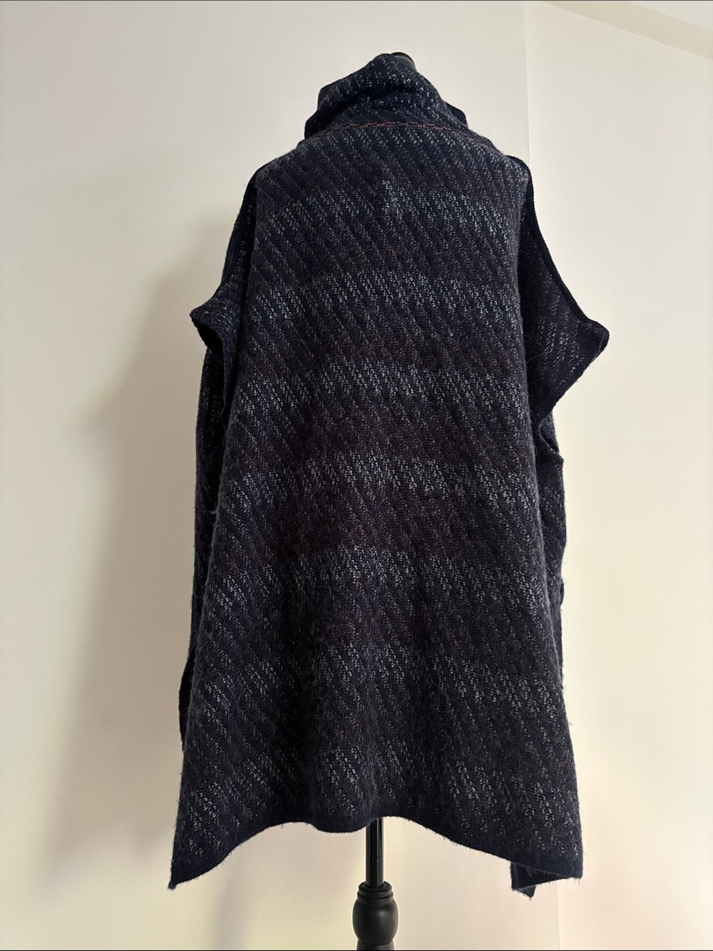 MAX&Co Milan Cowl Neck Wool Poncho Cape Sweater Knit Slit Pockets Navy Pink OS - Picture 3 of 11